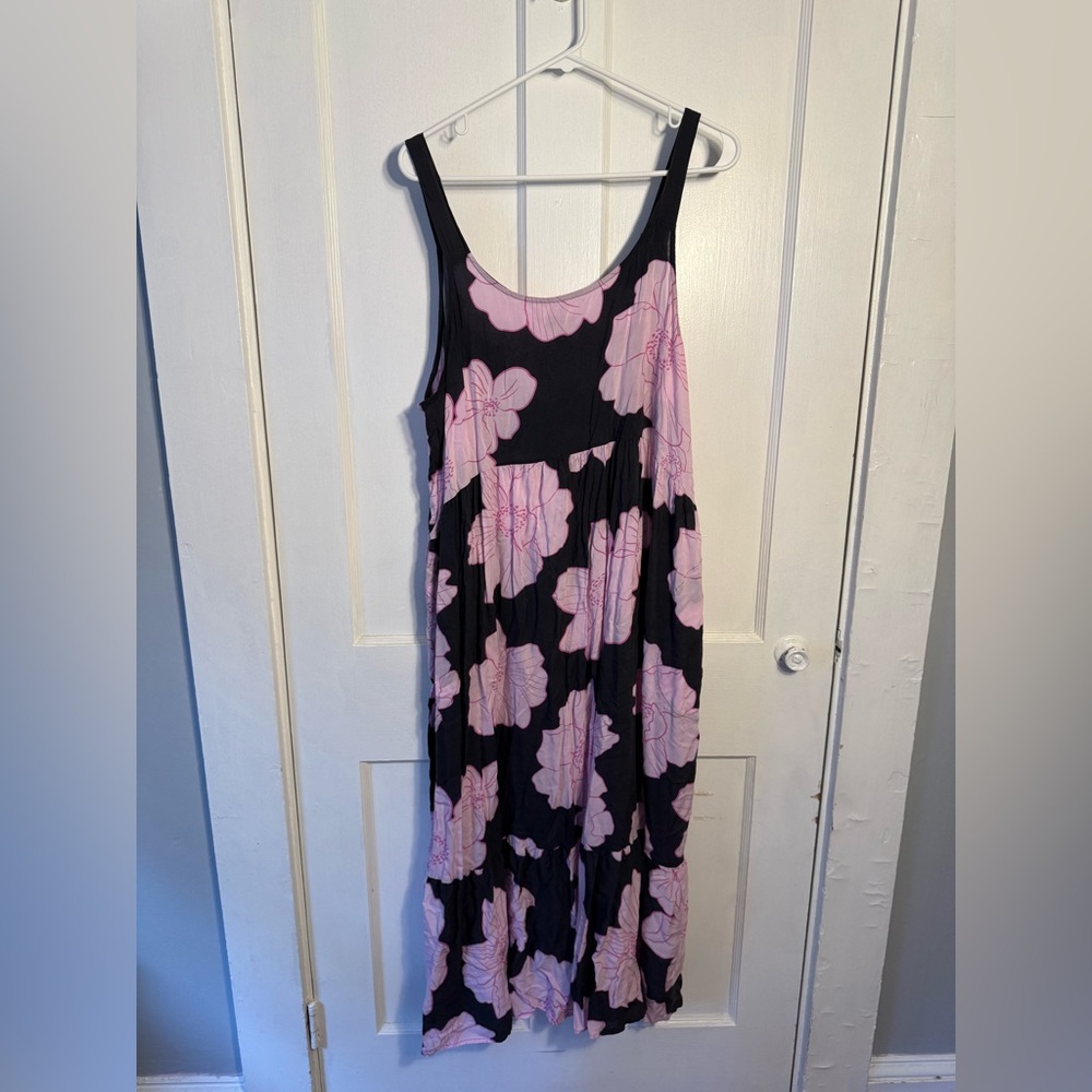 Simply Vera Vera Wang Black Dress with Pink Floral Accents